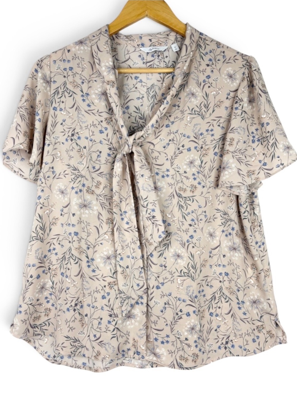 Reitman’s Blush Pink And Delicate Floral Pattern Tie Detail V-Neck Blouse M